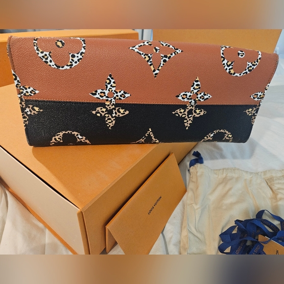 Louis Vuitton OntheGo Jungle - Picture 6 of 15